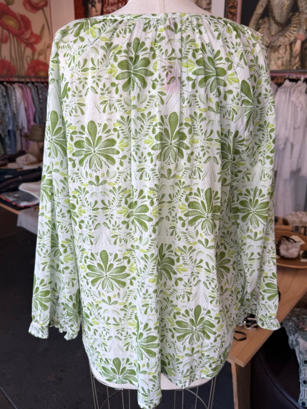 Nimbu Long Sleeve Blouse in Bel Avocado - Picture 2 of 3